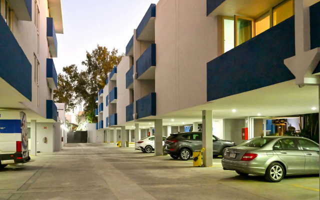 Vista Express Guadalajara Expo SureStay Collection by BW