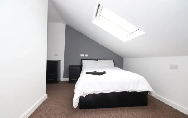 6 Bedroom House