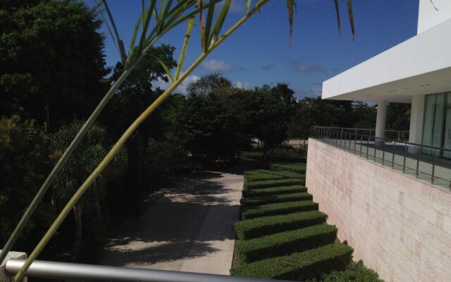 Paraiso Maya Luxury Resort