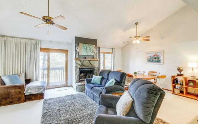Cozy Flagstaff Retreat w/ Balcony & Mtn View!