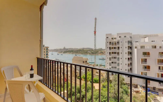 Valletta and Harbour Views Apartment in Central Sliema