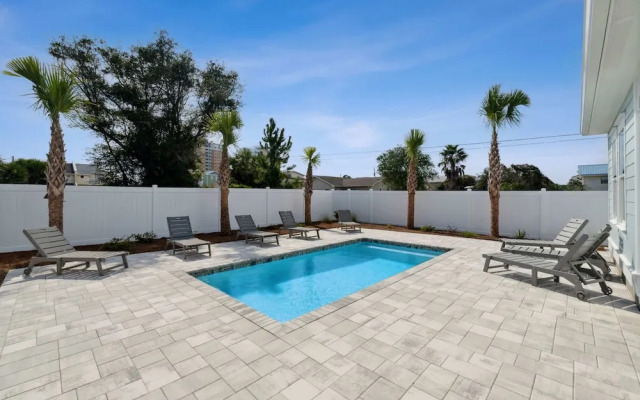 Blissful Getaway 4 BDR Whole Home Heated Pool!