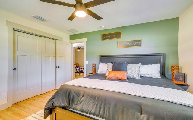 Lakefront Inverness Getaway w/ Kayaks & Bikes!