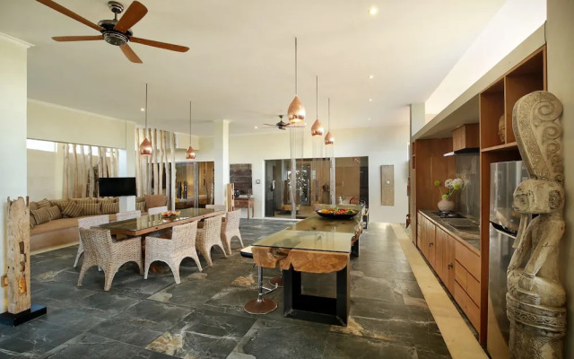 XXL Seminyak Sunset Boutique Villa