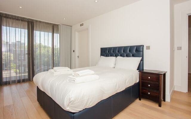 Three Bedroom Flat In Shoreditch With Large Balcony