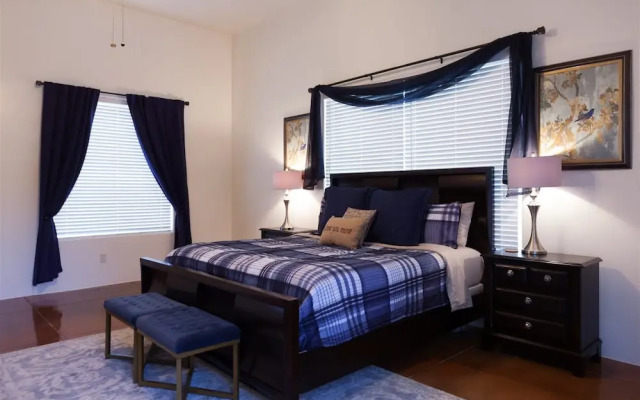 4BR Desert Escape