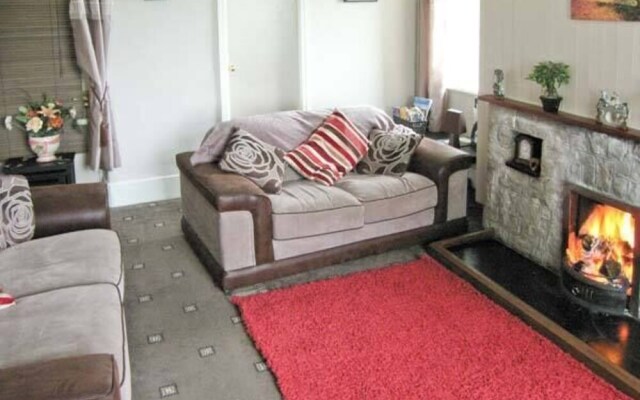 Ymwlch Bach Farmhouse