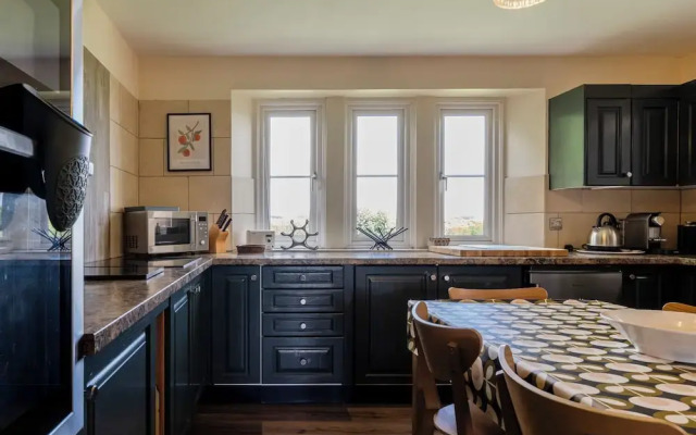 Gorgeous Rural 4BD Farm With Hot Tub