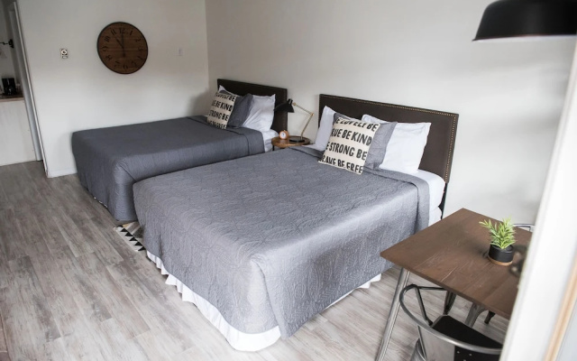 Carriage House Motor Inn