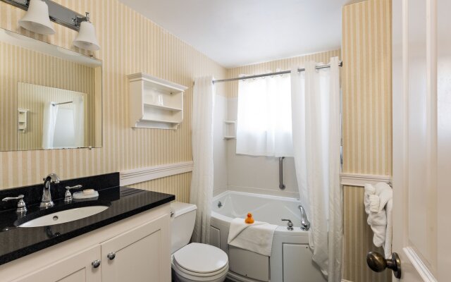 Crowne Pointe Historic Inn & Spa - Adults Only