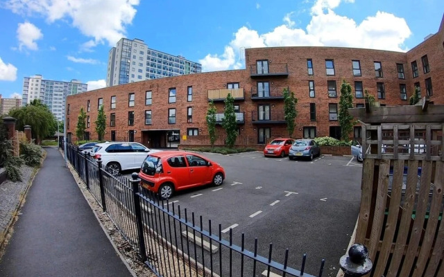 Executive City Apartment -Near Greengate