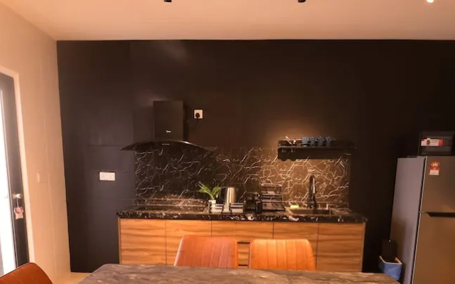 Reizz Residence