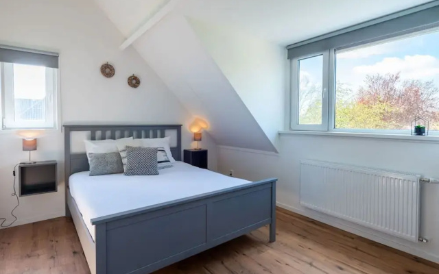 Detached new 10-person Villa in Holiday Park