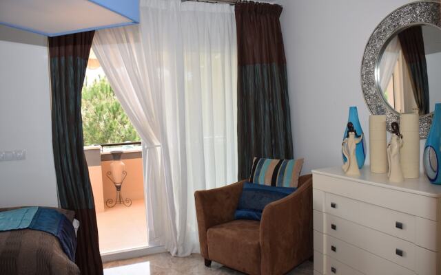 Semi Detached Townhouse Near The Beach