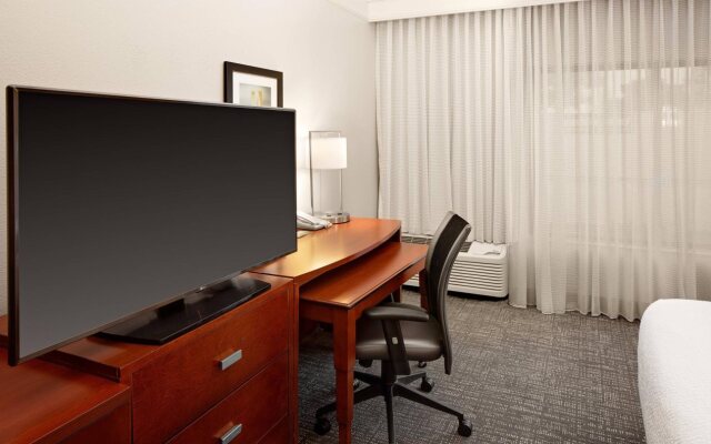 Courtyard by Marriott Houston Rice University