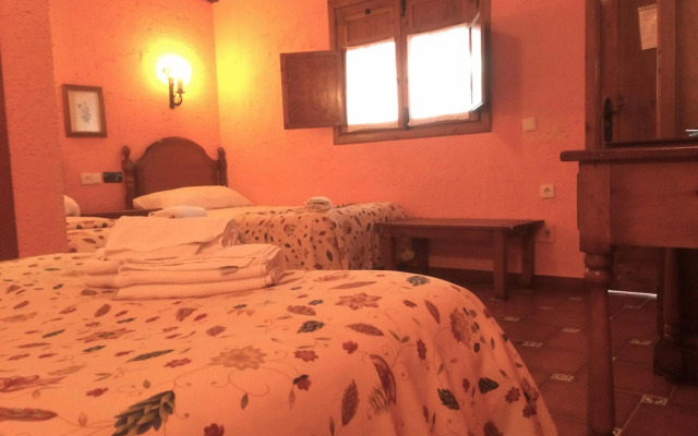 Hermanos Macías Hotel