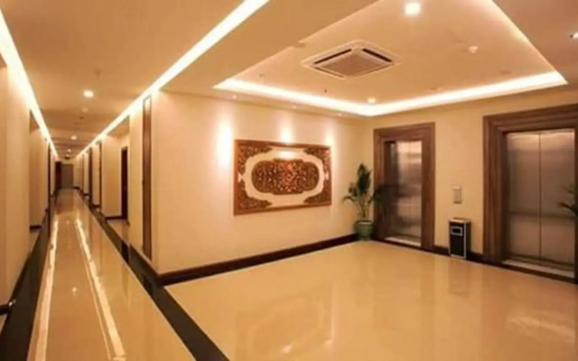 Golden Hotel