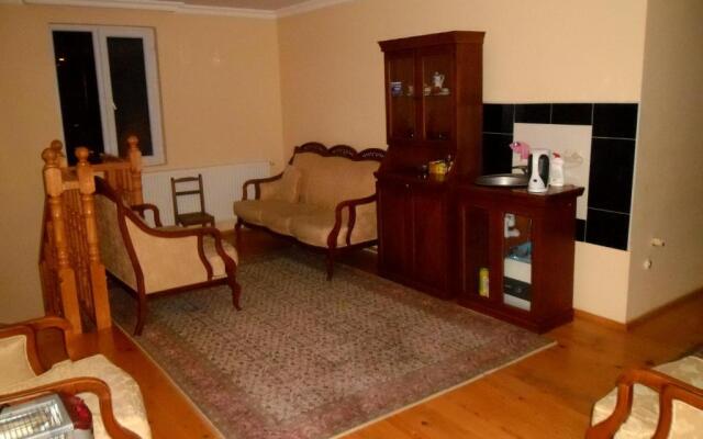 House Mon Amie