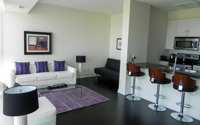 Pathway Luxury Suites - 4065 Brickstone