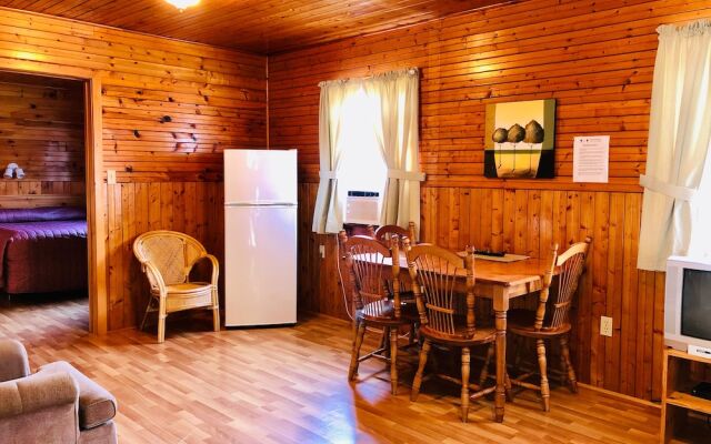 Green Gables Bungalow Court