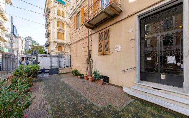 ALTIDO Modern Flat for 6 in the heart of Genova Foce