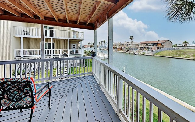 Canal-front Corner W/ Pools - Near The Beach! 1 Bedroom Condo