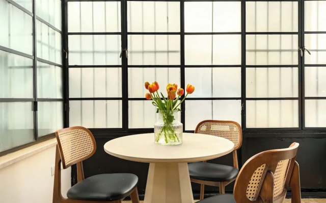Modern-Rustic Haven in the City by Sea N Rent