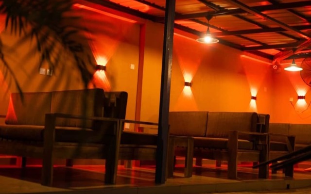 Dyke Suites And Apartments