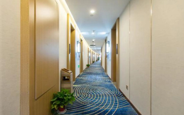 Qingmu Select Hotel (The Sun Yat-sen Mausoleum Qilin Arch)