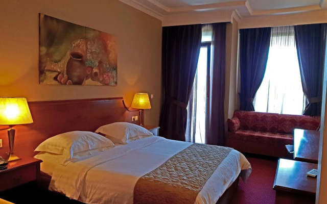 Royal Hotel