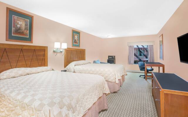 Super 8 By Wyndham Plainview