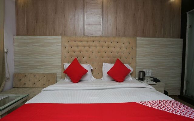 OYO 35366 Hotel Shiv Murti