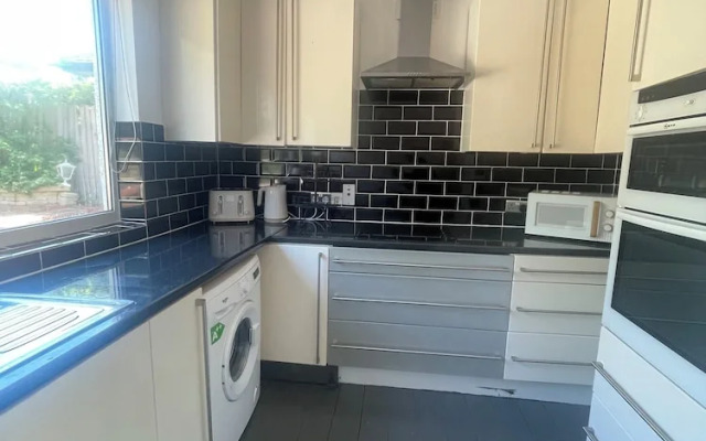 Immaculate 2-bed House in Potters Bar