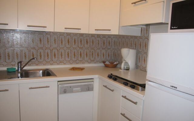 Modern Flat With Balcony and Lift at Grado Pineta