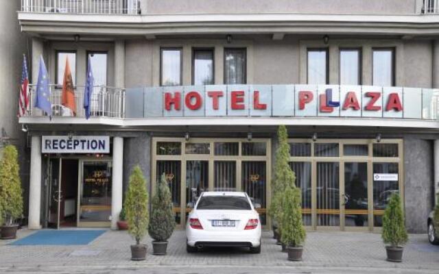 Hotel Pllaza