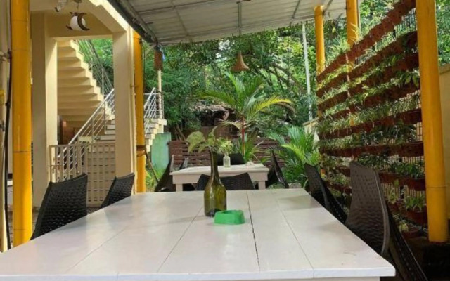 Dahlia Beach Resort