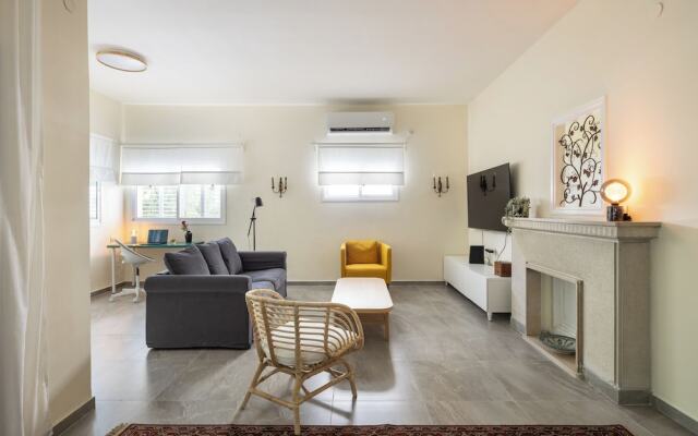 Eclectic Rabin Square Apt by Sea N' Rent