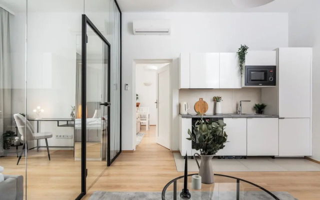Modern  Apartments  by Upstairs