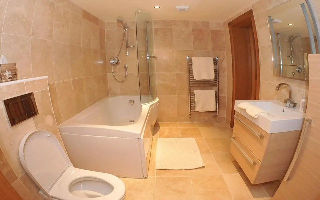 Kingsview Apartment