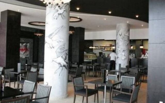 La Corniche Hotel