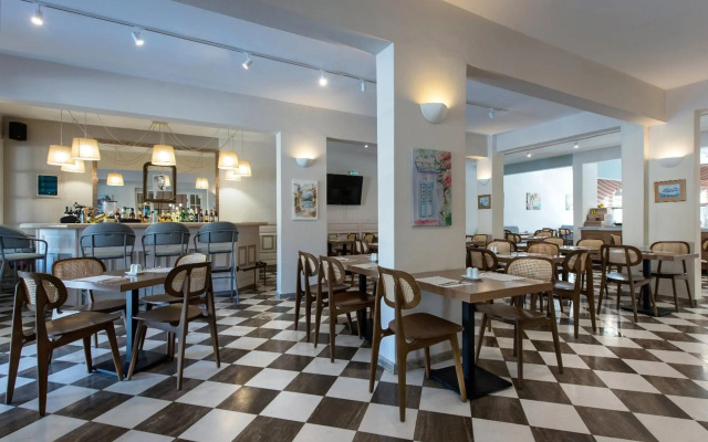 Opera Blue Hotel