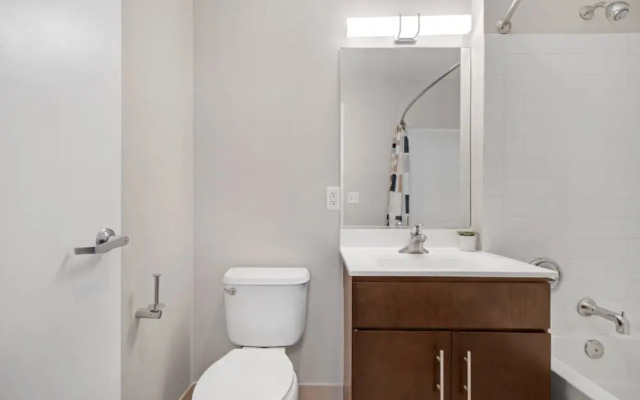 Bluebird Suites near PATH