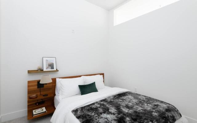 Flexhome Skywalk to Fiserv U4 RooftopGymParking