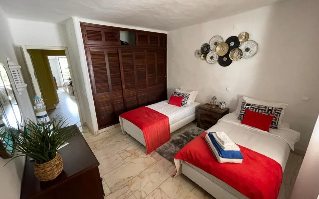 AD hus on Carvoeiro