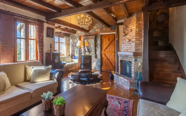 Traditional Holiday Home in Pella with Garden