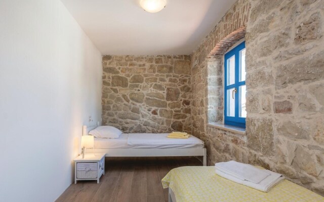 Stunning Home in Mihelici With Wifi and 3 Bedrooms