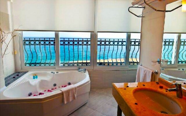 Ada Beach Hotel