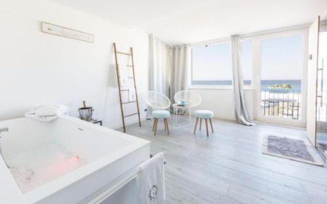 Three Room - Sea View Luxury Loft