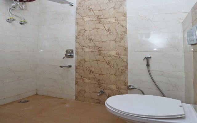 Oyo 15839 Hotel Queen Palace