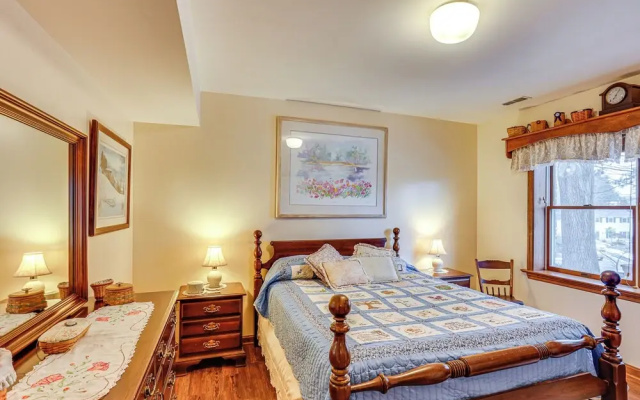 Charming Apartment w/ Yard & Beautiful Gardens!